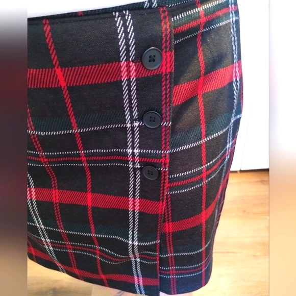 Festive Tartan Plaid Button Detail A-Line Skirt - Picture 2 of 5